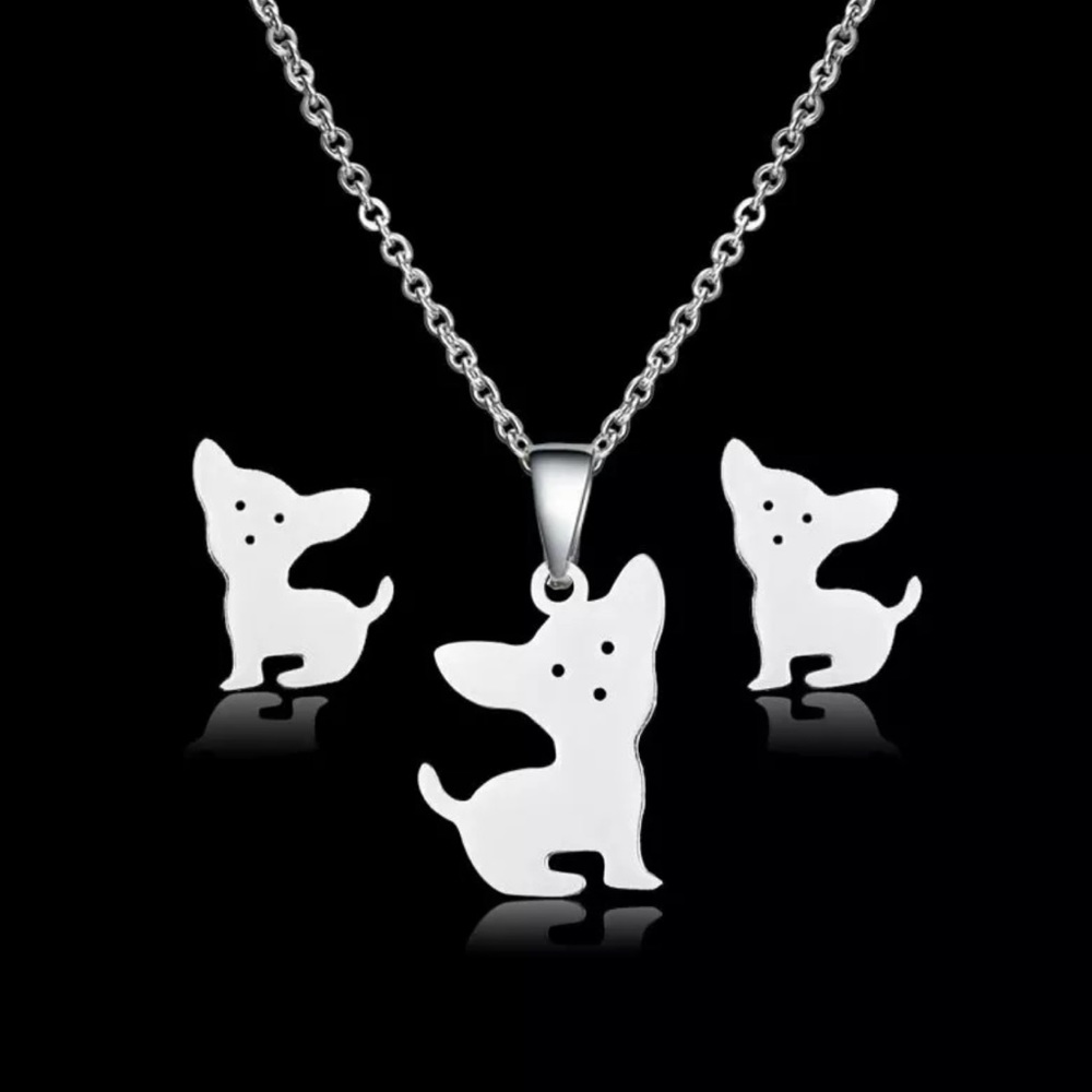 Chihuahua Dog Necklace Set. NEW!